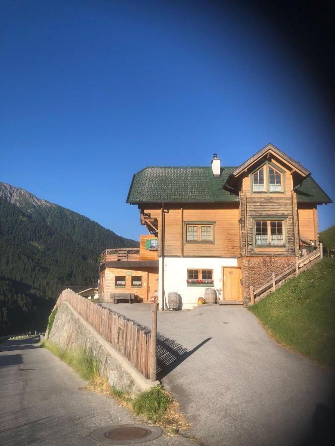 Peerfect Ferienwohnungen Navis Exterior photo